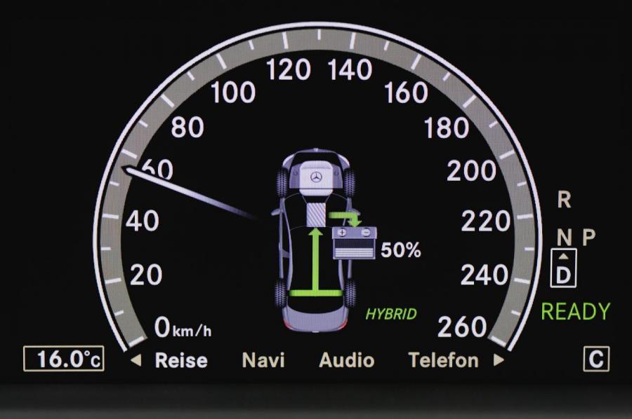  Mercedes-Benz S400 BlueHYBRID 2008 года  (фото 13 из 35)